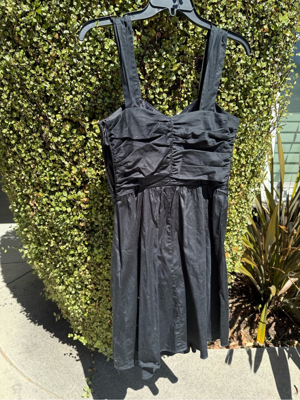 Black Sleeveless Ruched Bodice Dress - Picture 4 of 5